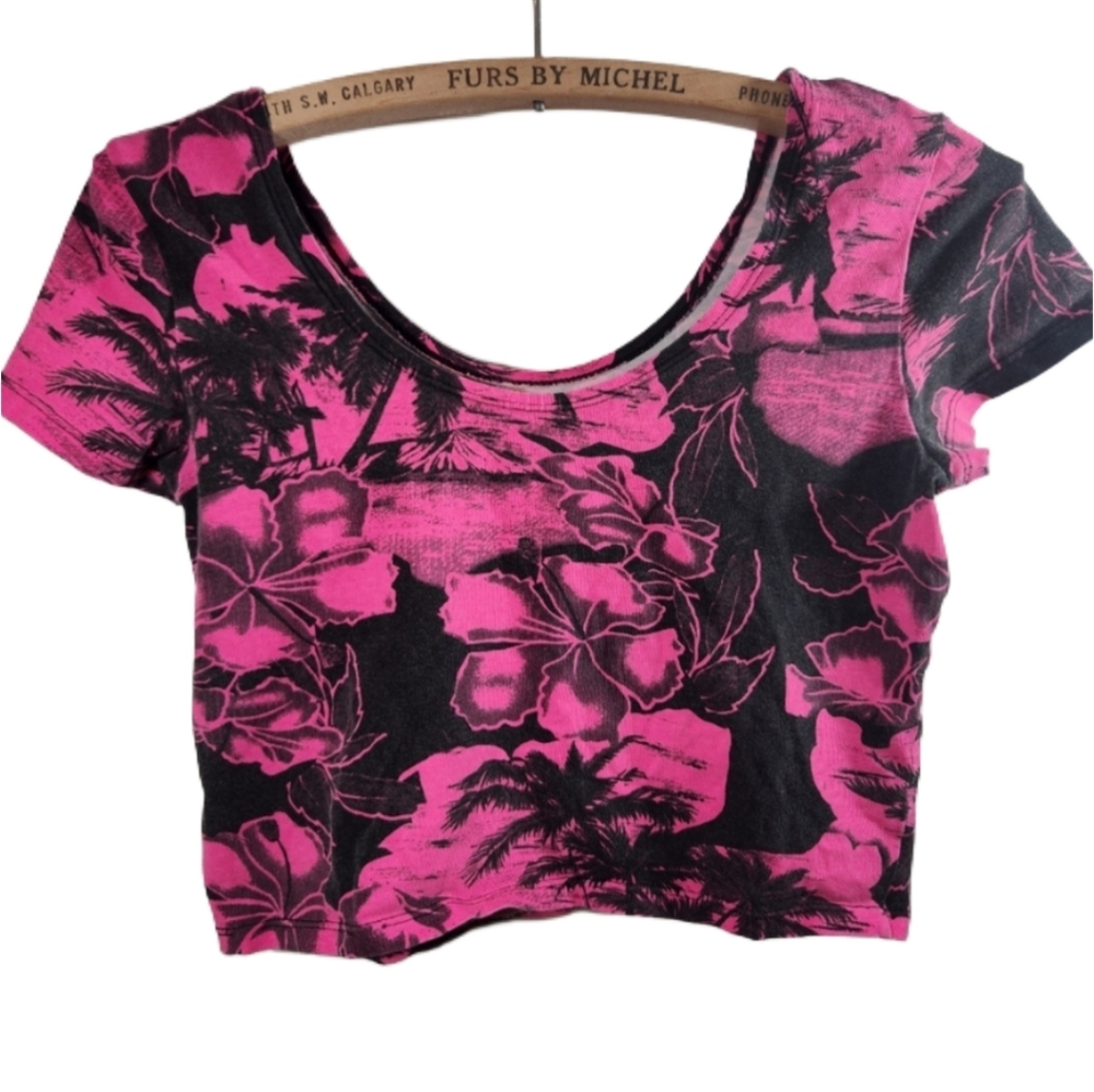 Stretchy Hawaiian black and‎ pink Maui Vegas top